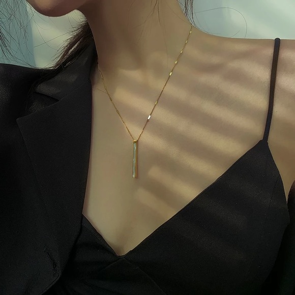 Creamy White Natural Shell Gold Bar Necklace - Picture 4 of 4